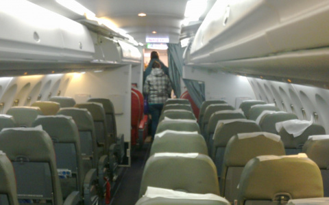 Самолет, летевший из Кирова, совершил вынужденную посадку в Саратове