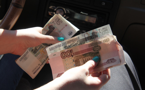 В Кировской области женщина в течение семи месяцев крала деньги у подруги