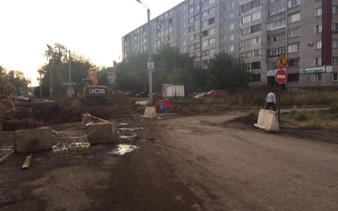 В Кирове водители вынуждены заезжать под "кирпич", чтобы попасть домой