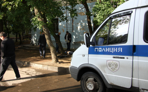В Кирове у дома обнаружили тело молодого мужчины