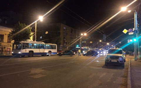 Очевидцы: "В Кирове полиция оцепила территорию здания ФСБ"