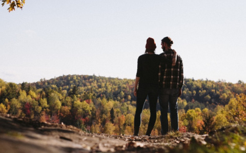 Гороскоп с 18 по 24 сентября: у Овнов - служебный роман, у Дев - поездка