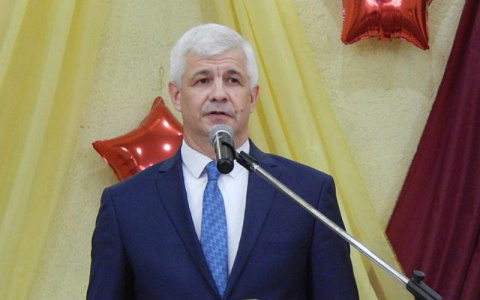 Глава Омутнинска вступал в должность под музыку из "Звездных войн"