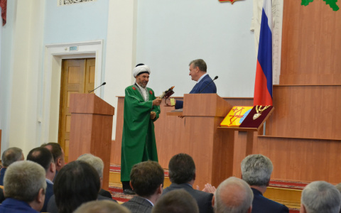 Игорю Васильеву на инаугурации подарили плетку