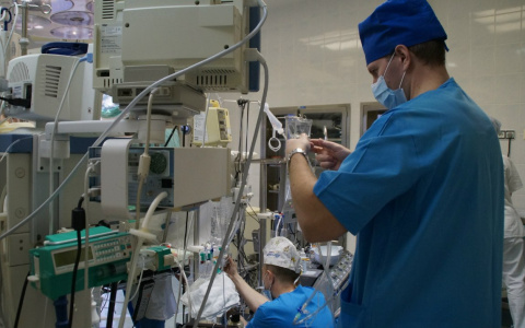 В минздраве рассказали о состоянии ребенка, выпавшего с 13 этажа в Чистых прудах