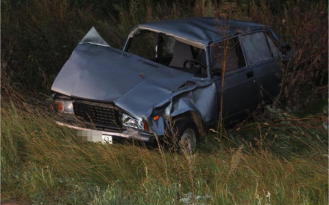 В Кировской области перевернулся автомобиль: погиб мужчина