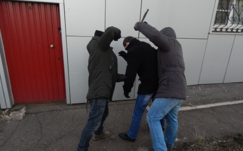 В Кирове осудили мужчин, которые за деньги до смерти избили незнакомца