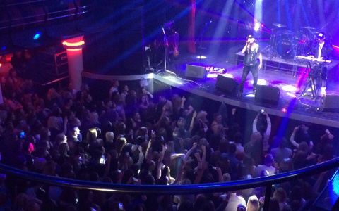 На концерте дуэта «Фактор-2» кировчане спели за него все «плохие» слова