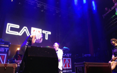 Во время концерта группы "Слот" кировчанин сделал предложение своей девушке