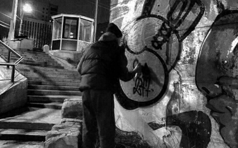 Автор граффити с перчаткой в Кирове рассказал о значении рисунков