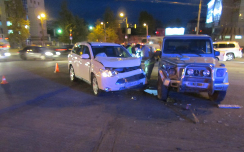В Кирове 18-летний водитель Gelandewagen спровоцировал ДТП с тремя пострадавшими