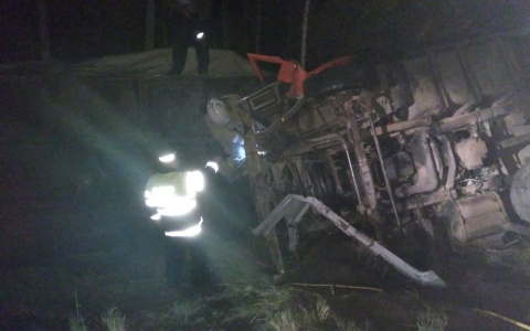 Мужчина чудом выжил в ДТП с двумя фурами на Советском тракте