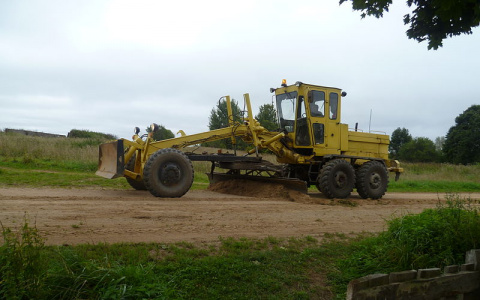 В Кировской области под колесами грейдера погиб мужчина