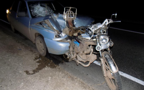 В Кировской области водитель мопеда погиб, когда в него влетел автомобиль