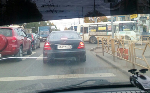 На перекрестке Карла Маркса и Воровского на день отключили светофор