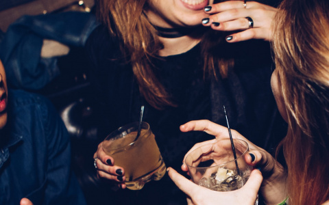 Официантка в ночном клубе: «Самое сложное - прийти домой в 5 утра, а в 7 вести ребенка в садик»