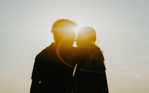 Гороскоп:  у Близнецов - романтика, а у Водолеев - карьерный рост