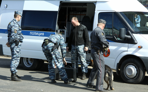 Очевидец: "В Кирове оцепили территорию из-за подозрительной игрушки"