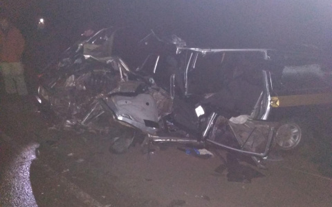 Сотрудник ритуальной фирмы разбился в ДТП на катафалке в Кировской области