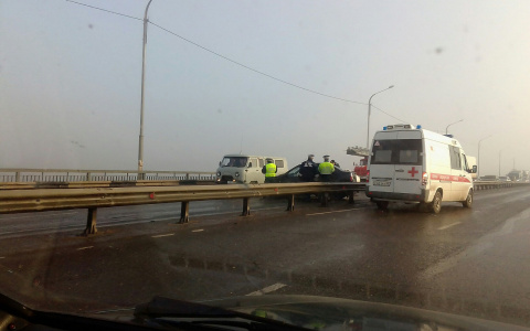 Утром на Новом мосту за пять минут произошло три ДТП