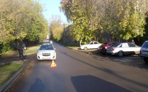 В Кирове иномарка сбила мужчину: на месте ДТП работали медики