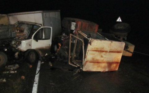 В Шабалинском районе грузовик въехал в прицеп трактора