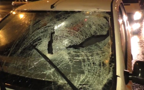 Что обсуждают в Кирове: смертельное ДТП и нападение на девушку в лифте