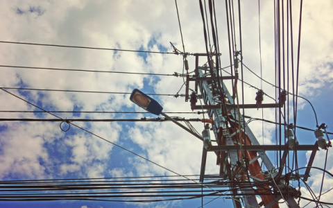 Сильный ветер оставил несколько районов Кировской области без электричества