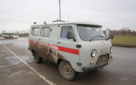 В Кировской области мужчину придавило бревном: рабочий умер