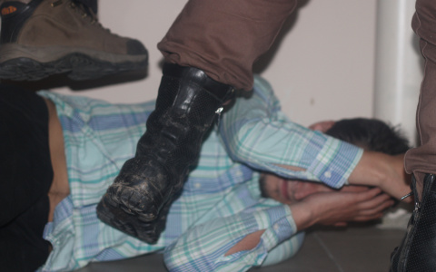 В Кирове скинхед избил и несколько раз ударил ножом молодых людей