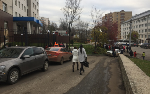 В Кирове в новом здании налоговой нашли подозрительный предмет