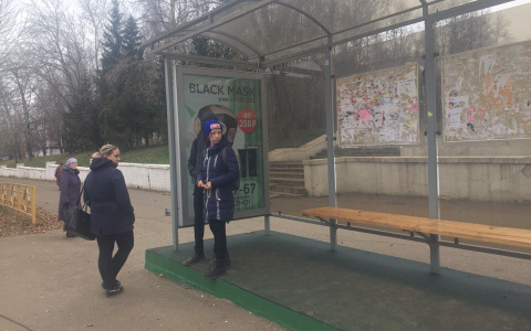 Подрядчик объяснил, почему остановки в Кирове ставят на бетонное основание