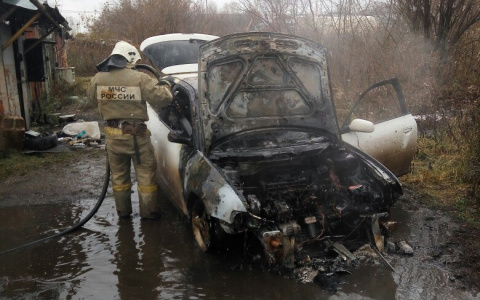 В Кирове загорелась иномарка: владелец авто получил ожоги
