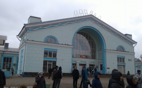 Со здания вокзала в Кирове исчезли буквы