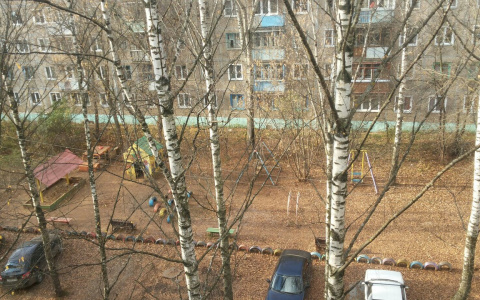 Кировчане пожаловались на шум от гуляющих на площадке детей