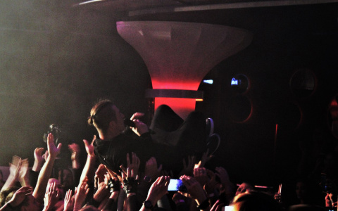 Во время концерта кировчане раскачали Вадима Самойлова на руках