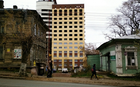 В центре Кирова возобновили строительство общежития медуниверситета