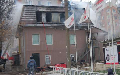 Рядом с Дворцом молодежи в Кирове произошел серьезный пожар