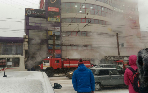 В МЧС рассказали об обстоятельствах пожара в ТЦ "Атлант"