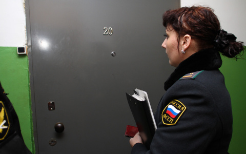 Судебные приставы получили право задерживать должников по алиментам