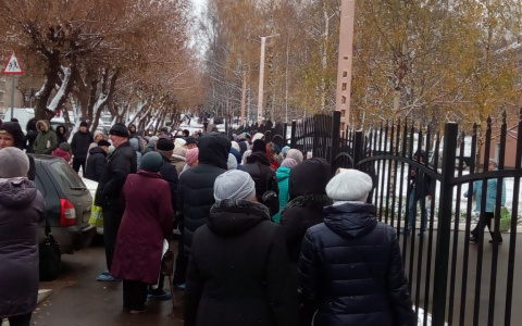 Очевидец: "В Кирове из поликлиники на Циолковского эвакуировали людей"