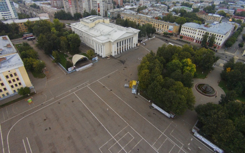 На выходных в Кирове начнут монтировать сцену на Театральной площади