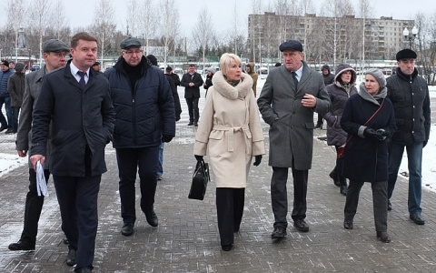 Губернатор проверил, как идут работы по благоустройству в Кочуровском парке