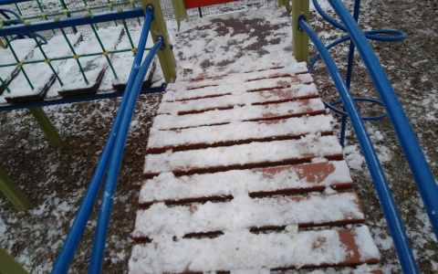 На детской площадке в Кирово-Чепецке травмировался ребенок