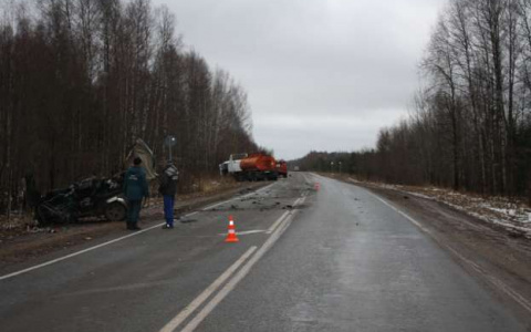 В Кировской области водитель ВАЗа погиб при столкновении с грузовиком