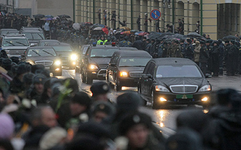 "В основном у нас Nissan, Toyota и ГАЗ": репортаж из гаража правительства Кировской области