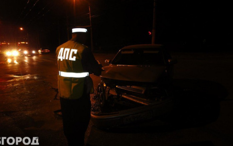 В Кирове водитель ВАЗа сбил беременную женщину и отвез ее в перинатальный центр