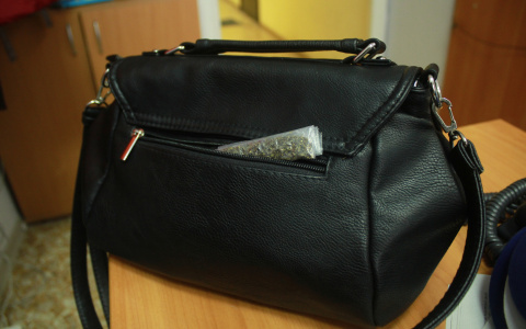 Вынесли приговор сотруднику УФСКН, который подбрасывал наркотики невиновным