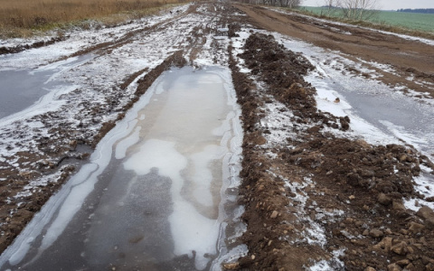 В Кировской области из-за 4 километров грунтовой дороги разрушили 20 километров асфальта