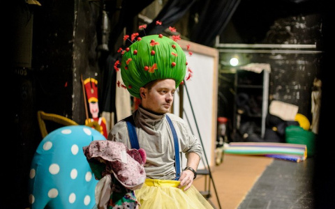 В сеть попала секретная информация о премьерном спектакле "Театра на Спасской"